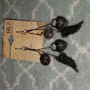 Dangled earrings‎